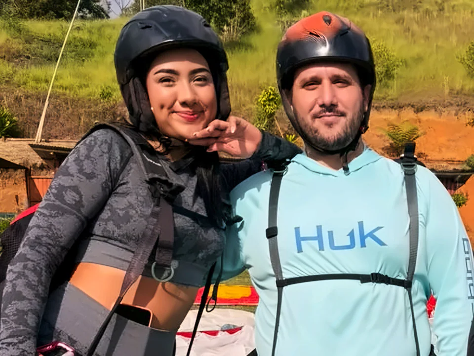 Gala y Alejandro juntos antes de volar en parapente